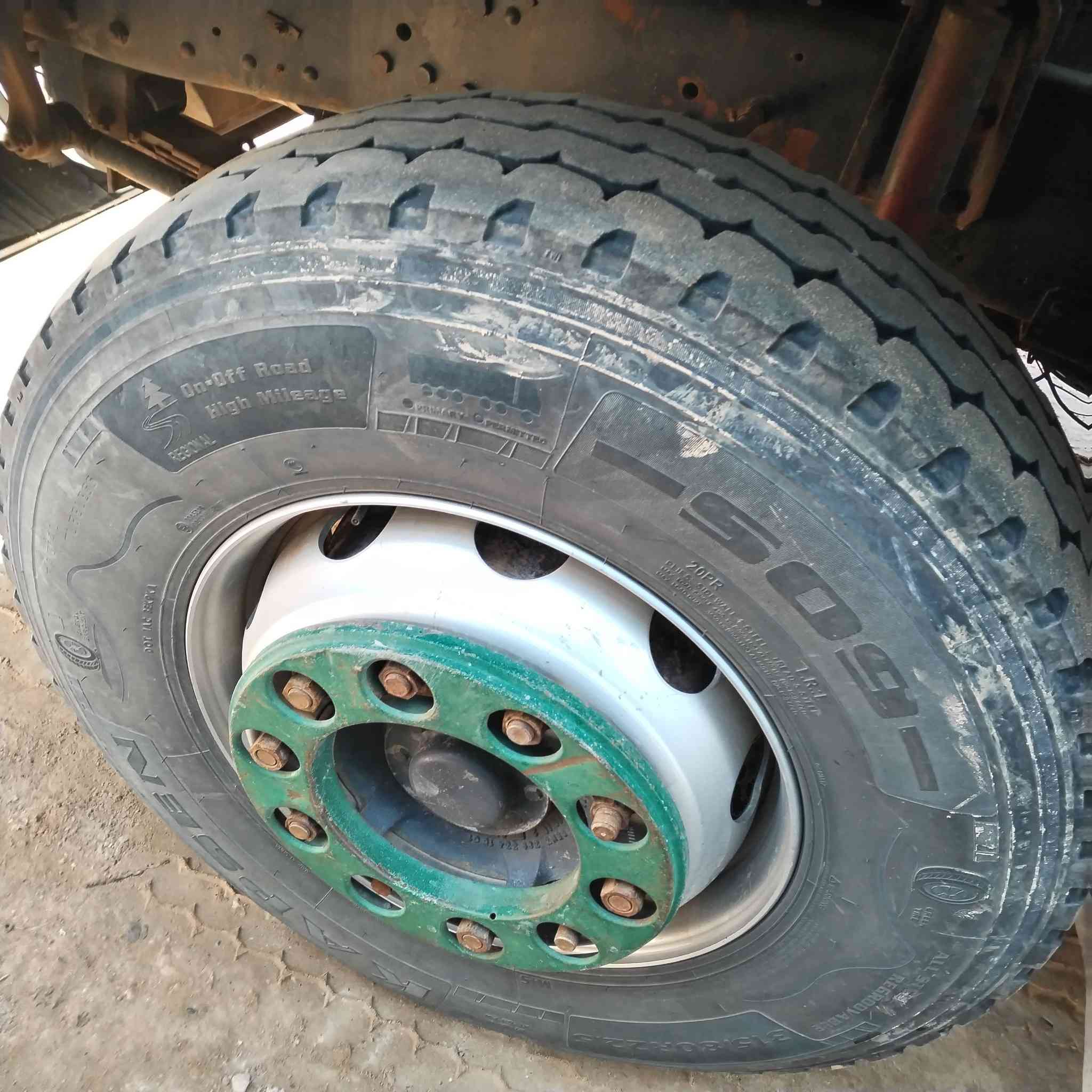 3ازواج حجم 22ونص جديد نضافة ويل وتايرات  90بل مية مراوس بة 24 صاج لي عندة يجي خاص *********** مكاني نجف
