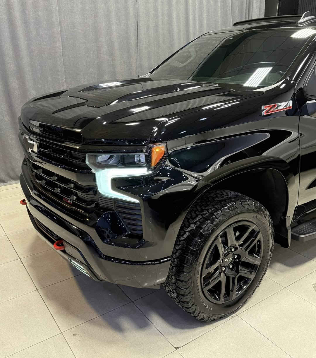 Chevrolet Silverado 
2024 LT Trail Boss
V8 - 5.3L - 4x4

بسمە و شغال
شاشە و کامیرە
لایت لید
بگ لایت لید
باب بودی قطعتین
کوشین کهرابایی
کوشینات هیتر
سوکان هیتر
سلایت
دبل اکسل
رادار
باب طویل
بودی قصیر
ویل 20

38.000 mile
1 قطعە بدل بلادی
سعر 420 ورقە

معرض ( مەدینە ) اربیل شارع ١٠٠م
0750 261 2500
0772 665 1010⁩⁩
