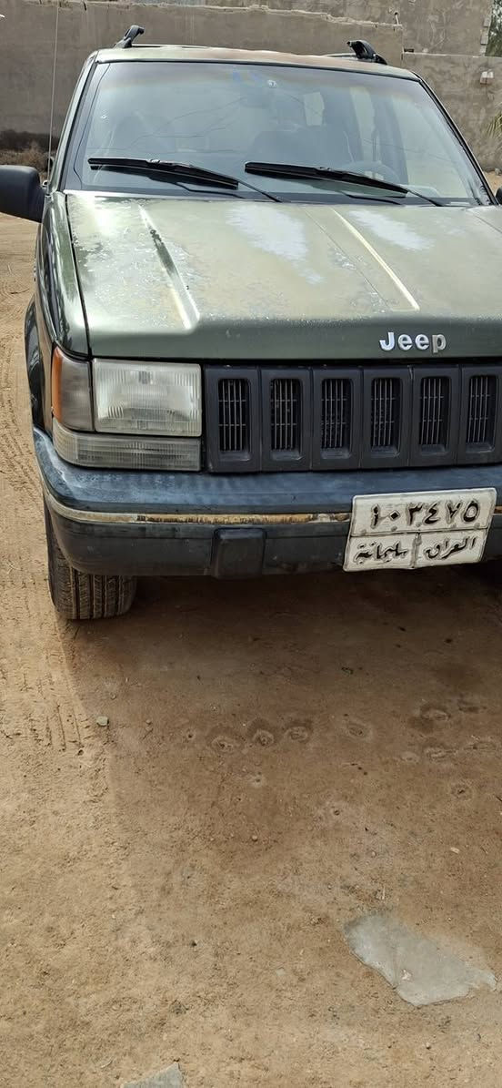 جيب شيروكي 95 بلاديه مكينتها مامحور مكفوله لاضربه ولاتبديل مكينه وكير وحداديه وتبريد شرط رقم سليمانيه بيها جراد بالبنيد سعرها 43 وبيها مجال بسيط مكاني ديوانيه شاميه للتواصل ***********
