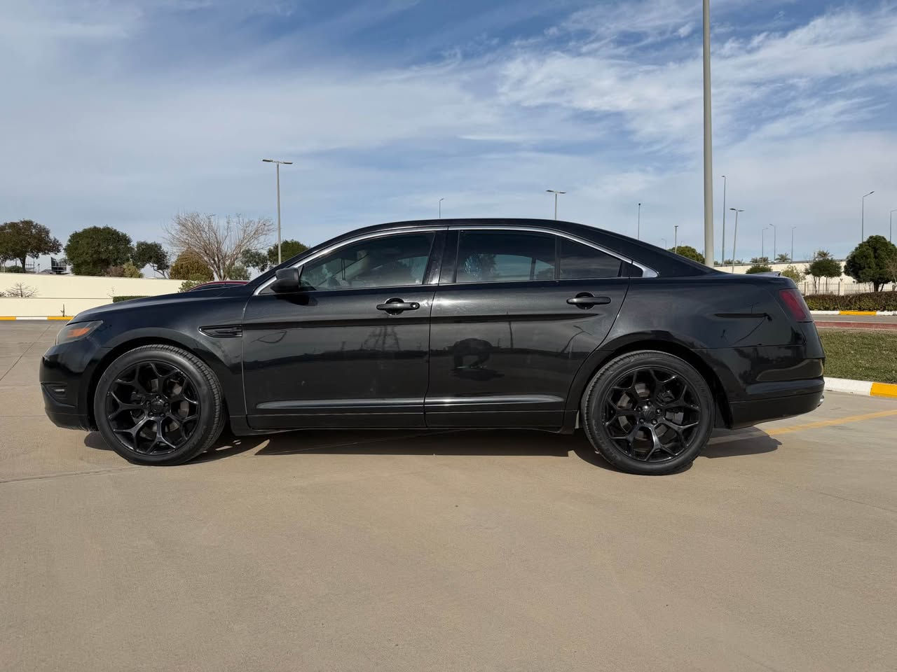 فورد توروس ٢٠١٠ بدون صبوغ 
كير مكينة بشرط 
تحويل غرامة بشرط 
هزة سنوية رقم جديد 
سيارة بدون مصرف 
*********** أربيل, العراق
