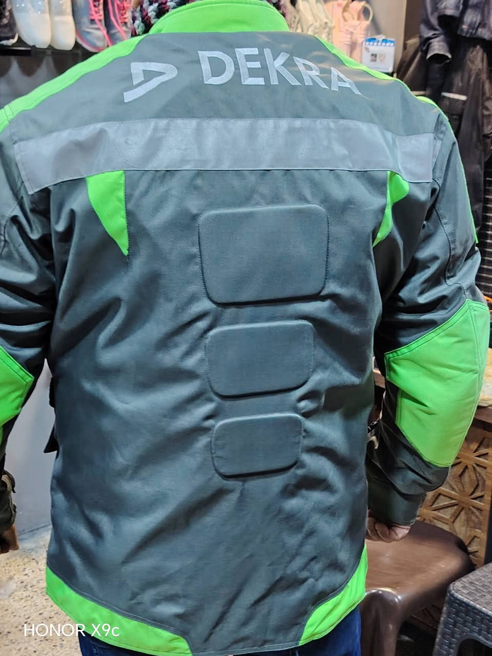 قماصل سيفتي نضافه فول الأزرق إكس لارج
الأخضر لارج سعر القطعه ٣٠


**إذا كنت صاحب هذا الإعلان وتريد حذفه لأي سبب، رجاءا أرسل رسالة إلى الدعم الفني**