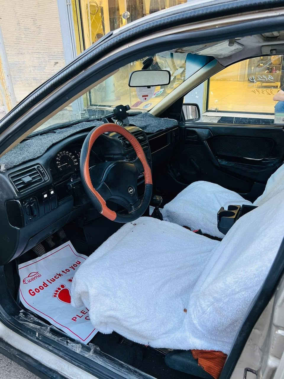 سلام عليكم من رخصت لادمن شباب وبل فكترا موديل 93 سياره كير محرك تراي وين ما يعجبك كلش حلوه رقم صلاح الدين راعيها يريد تحويل مطلوبة غرامه 200 ينزل من سعرها مصبوقه عام بدون حادث سعر 30 وبيه مجال اي ستفسار تصل ودلل *********** عنوان بغداد
