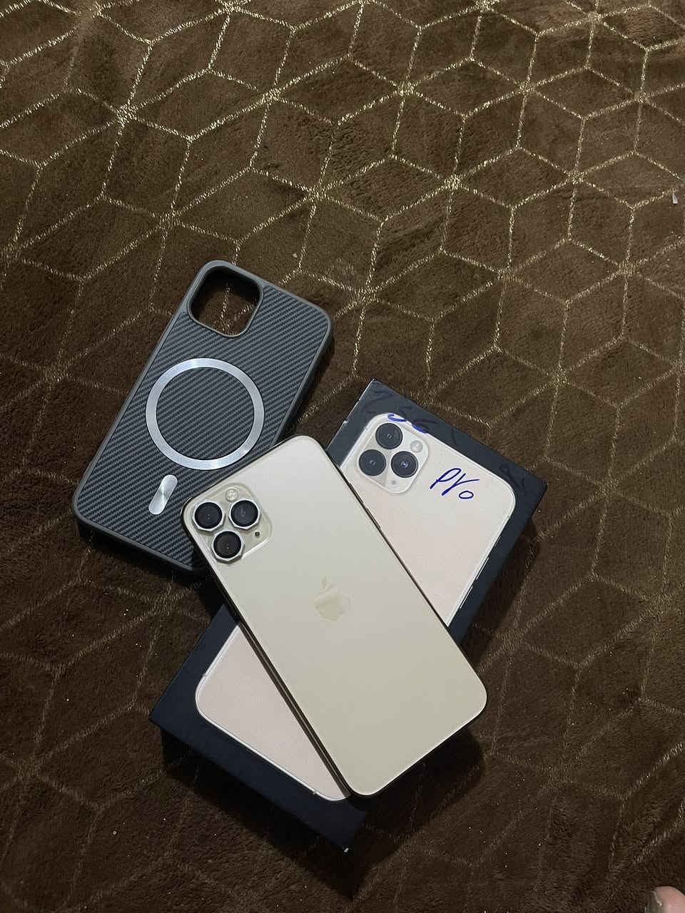 الايفون انظف من الجديد برو فقط وليس ماكس

كامل ملحقات وتر غير مفتوح استخدام قليل

بطاريه ٩١ بسبب تحديث نزلت لون مميز ذهبي

ذاكرة ٢٥٦ اي خلل مابي حالة الوكالة جهاز

السعر ٣٧٠ وبي مجال 

***********
