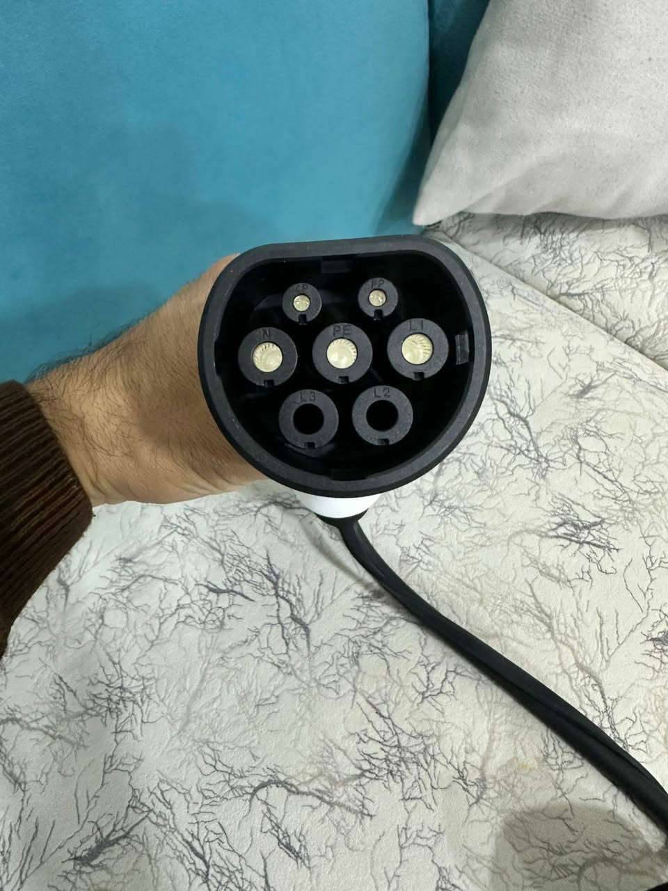 اخوان عندي هاي الشاحنه للبيع اصليه وثكيله وكيبلهه طويه وبيهه شاشه وتتحكم بالامبير وتوقتهه وتقيس الفولت والامبير وتدعم لحد 3KW
اريدهه نهايتهه 75 الف 
***********
