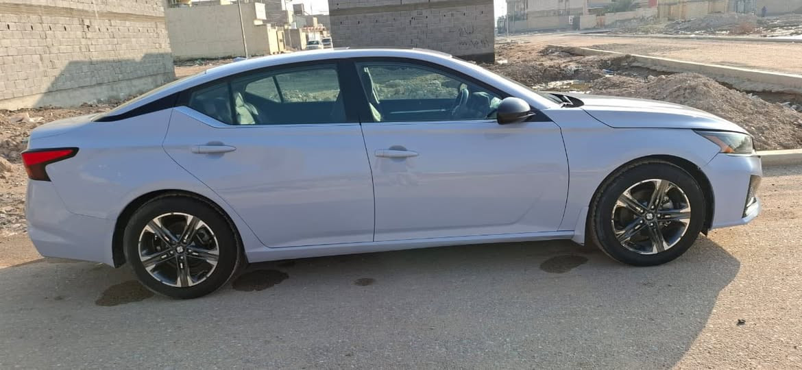 للبيع نيسان التيما فئه SR مكفوله كفاله عامه تقرير غرق تعمل وتسير من امريكا مابيها اي عطل بيها فقط بارت صغير باب خلف السائق وجاملغ عكس سائق سياره تنحط بلگلب مال جناي 
وارد امريكي قول مواصفات 
فئه SR رياضيه 
كشنات جلد
شاشه كبيره 
ابل كار بلي 
اندرويد اوتو 
كشنات كهرباء 
مري تحكم كهرباء 
نظام ABS للمكابح 
مكابح تلقائيه امامي وخلفي 
تنبيت خروج المسار 
جنطنه كهربائيه 
بنيد الامنيوم 
مصابيح LED
محرك 2500 cc اي بانزين انسه الدوانز 
فتحه سقف كهرباء 
لون سموك 
وبيها خير من الله مواصفات 
رقم راعي السياره :***********
سعر 185 ورقه 
سعر 185 ورقه 
سعره 185 ورقه 
وبي مجال قليل
