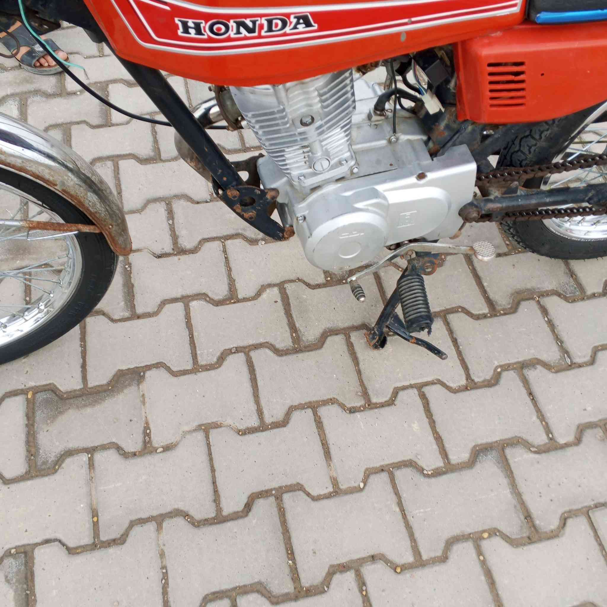 سلام عليكم شباب هاي الدرجه للبيع الموديل 2014 السعر 450 وهذا الرقم ***********
