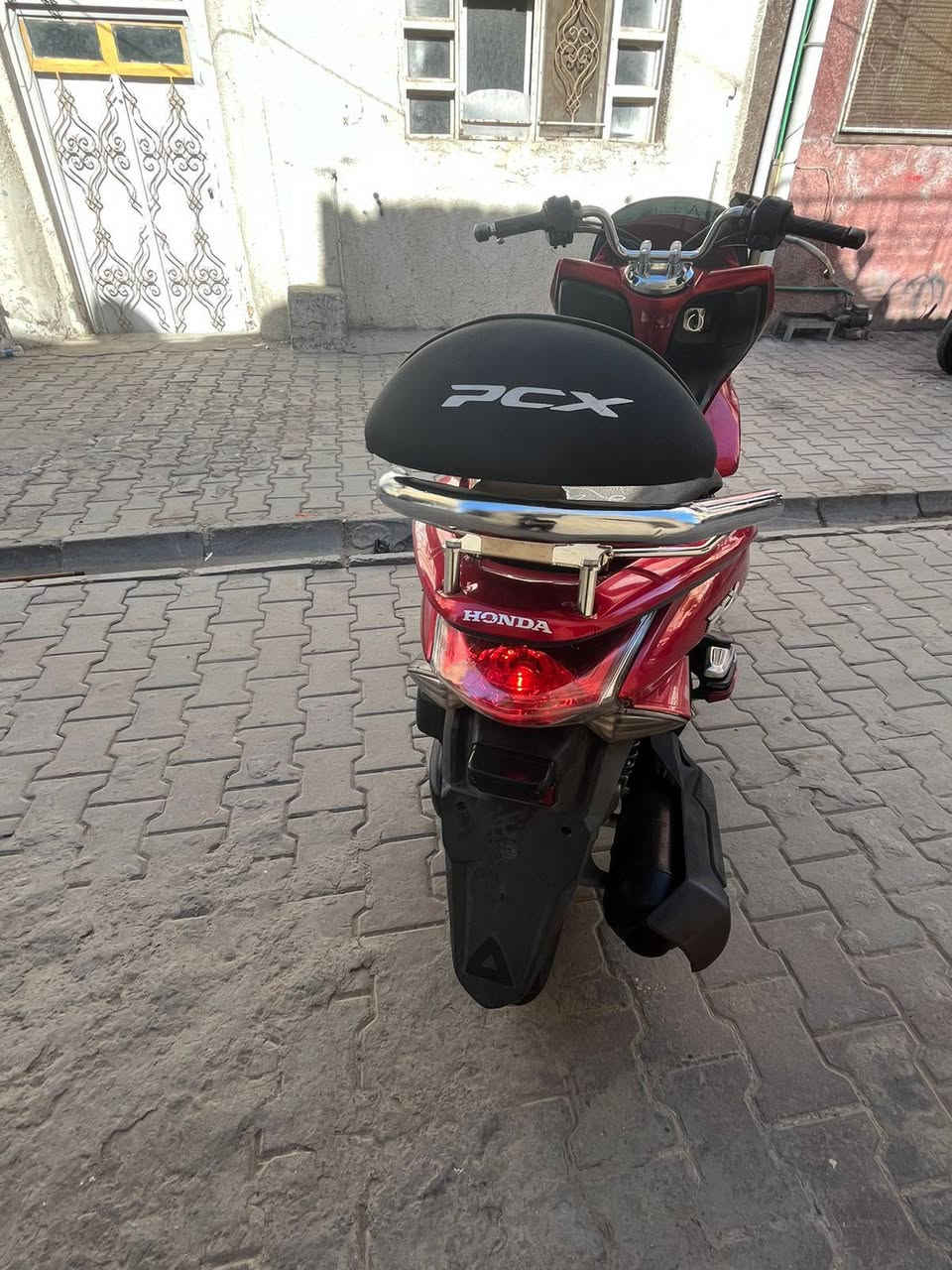 دراجه pcxجيل الاول. محرك(150) jf  ياباني لدراجه  ياباني كفرات ابلاديهه رمبه موديل 2016,,,,,,,,,,,,,
حساس ازدحام حرف A 
دراجه كامله أستان كهربائي   لا تبخير. ولاتنقيص الدراجه مكينه لوك شلعه معدل خير من الله  احلا من الصور مال جناي المكان بغداد الكرخ  دراجة مكفوله. كفاله عامه. رمبه  اي نقص مابيه السعر( مليون 350)
وبيه مجال الاتصل( وتساب موجود )
***********
