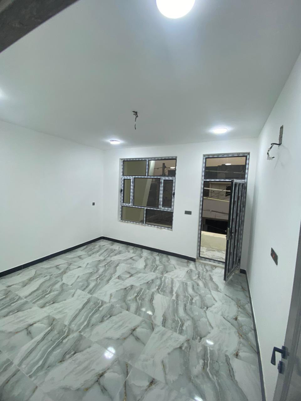 🔴 دار للبيع المساحة 75 متر مجمع العدل الاول شارع 
 مفتوح 🔴 

1️⃣البيت بالسمي تنازل شركة القلعة البيضاء 
2️⃣ البيت يحتوي على 3 غرف نوم 
3️⃣ البيت زراعي سند 25 

🔴 سعر البيت 105 وبي مجال 🔴 وبدون دلالية 

الأستفسار الأتصال على الهاتف 
*********** واتساب 
*********** واتساب 

العنوان الدورة البوعيثة
