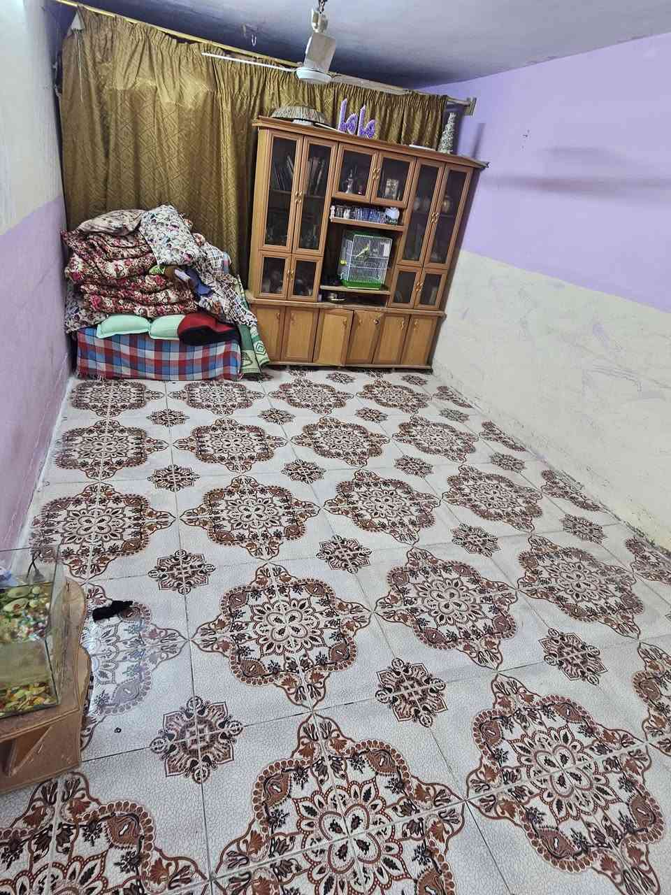 بيت للبيع حي الخضراء تفليش يعتبر كاع قريب ع مدرسه المعتمد ع الله  المساحه 218 متر  الاستفسار ع رقم ***********

