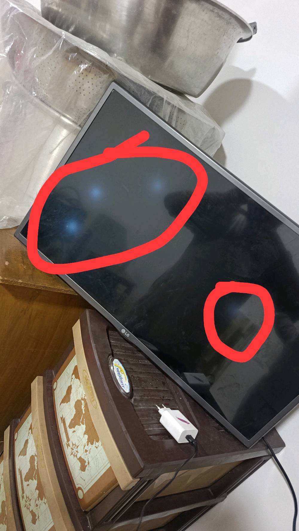 بلازمه LG حجم (32) للبيع فقط بي نقاط بل شاشه ما مأثرات ابد مبينات بل صور شغال كل عيب مابي سعره (60)الف و بي مجال مكانب كركوك واحد حزيران رقمي ***********