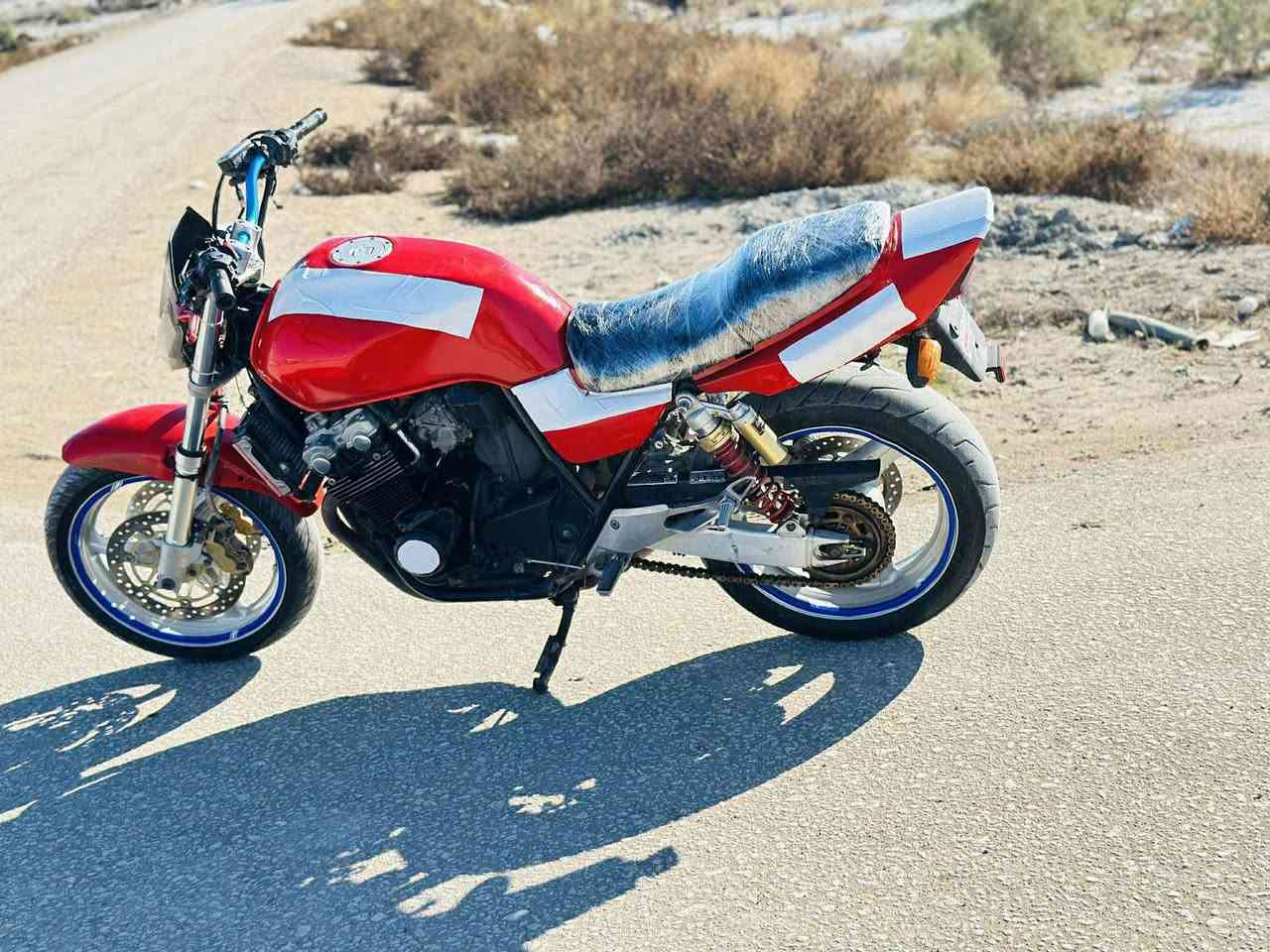 سي بي فور موديل ا2000 اوراق محرك ما مفتوح السعر مليون 300 مكاني شطره رقم الهاتف مراوس بنامه وفرق عادي***********
