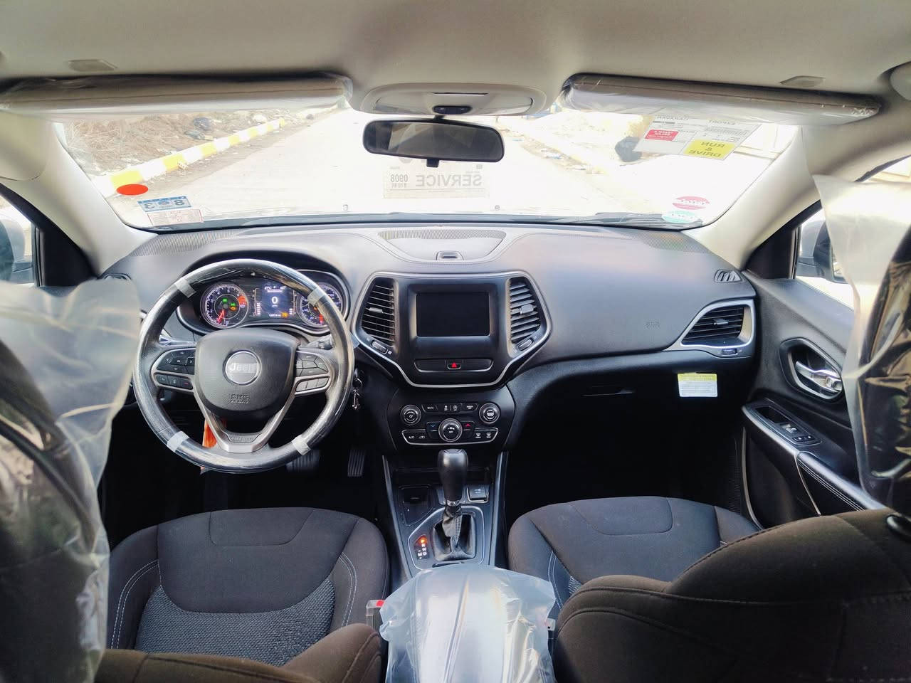 السلام عليكم جيب بزون موديل 2019وارد امريكي حادثه حافه البنيد فقط بدون ضرر داخلي شرط الفحص وصور الحادث ورقم الشاصي  وكتاب الفحص.بل منشور محرك  2400مامفتوحه عل بلااد رقم ذي قار تحويل مباشر هزه وسنويه جددلل2028 سياره جاهزه تبريد ثلج تخم تاير حداديه خلفي امامي 100ب100مواصفات نص فول معروفه  مكان السياره ناصريه حي التضحيه السعر 137وبيه مجال تفاصيل اكثر اتصل ***********
