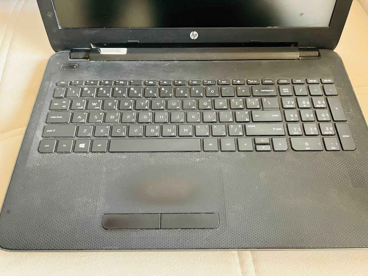 ‏📢 للبيع: لابتوب HP – حالة جيدة
‏
‏🔹 المواصفات:
‏المعالج: Intel Core i3‑4005U بسرعة 1.7GHz (4 أنوية)
‏
‏الذاكرة (RAM): 2GB
‏
‏التخزين: HDD 500GB
‏
‏كرت الشاشة: Intel Graphics Family 1GB
‏الشاشة: HD 15.6″ – 60Hz
‏
‏النظام: Windows 7
‏
‏المنافذ: أغلب المنافذ التقليدية للأجيال القديمة
‏
‏🛑 ملاحظات مهمة:
‏-مكان القرص (CD/DVD) غير مستخدم ويحتاج بعض التعديلات (لا يعمل)
‏
‏-هناك ضربة في الشاشة كما هو موضح في الصور، ولا تؤثر على الأداء ولا على وضوح العرض يحتاج يعني شوي ترتيب ما يكلف 25 واذا تبقيه ع وضعه هم ماعلي شيء يشتغل والأمور طيبة
‏
‏الجهاز يعمل بشكل جيد لتشغيل برامج الأوفيس والاستخدام اليومي البسيط
‏
‏🛑لا يوجد شاحن
‏مناسب للدراسة أو الأعمال الخفيفة
‏
‏💰 السعر: 125,000 دينار عراقي (يوجد مجال للتفاوض)
‏
‏📍 التواصل:
‏📱 ***********
‏📍 الموقع: تكريت
