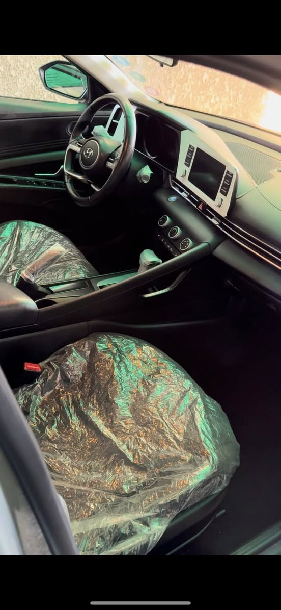 السلام عليكم                       للبيع الانترا 2022 وارد كندي. ماشيه 44                مواصفات بصمه  صندوق بصمه ترحيب  تشغيل عن بعد كشنات تتدفئه  حساس امامي خلفي لون مميز سمنتيه حادثها موضح ب صور مكفوله عدا حادثها   سعرها ب150 وبيها مجال رقم صاحب السياره *********** غير متواجد ع الفيس
