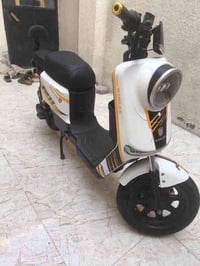 دراجه ار 11للبيع ب600صاله شهر من اشتريته 07754445112