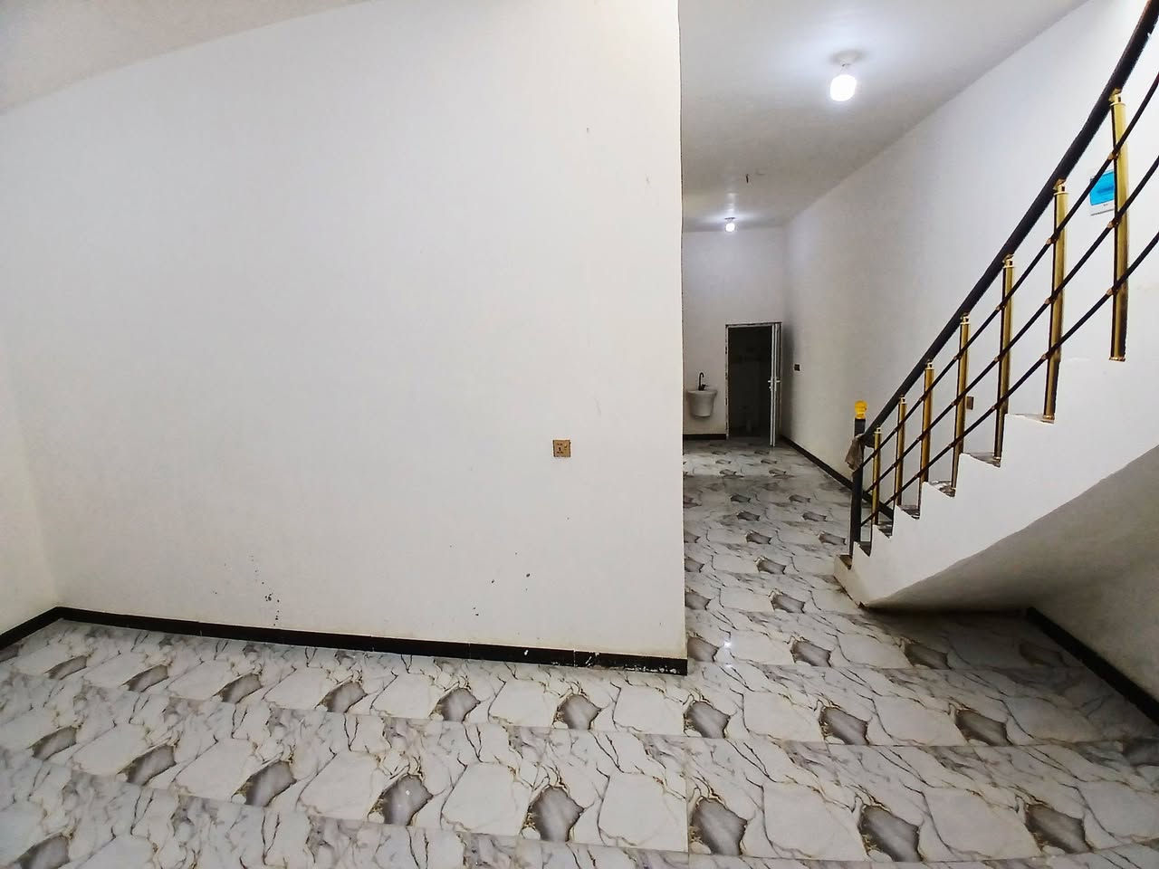 دار للبيع طابو زراعي سند 25 نزله افران الهادي مساحه 150 متر مرقم من قبل البلديه البناء طابوق يتكون من قرفتين نوم استقبال هول مطبخ السعر 50 وبيها مجال للشراي
الاستفسار مراجعه مكتب دلالية حسن البيضاني  رقم المكتب ،،،،***********
عنوان المكتب حي لحكيم قرب سيطرة القديمه للاعلان عن عقاراتكم  أو المراسلة على الصفحة أو إرسال 
العرض ع الواتساب  
ليس لنا الحق برفع سعر العقار أو خفضه عملنا يختصر على تقديم أفضل الخدمات العقاريه وترويج العقارات ونشرها ع مواقع التواصل الاجتماعي على حسابي الخاص على الفيس بك توجد مجموعة عقارات تجارية سكنية دوانم زراعية مستعدون بيع وشراء العقارات نستقبل كافة العروض الزراعيه والطابو في مدينة الكوت
رقم المكتب          حسن البيضاني.     ***********
