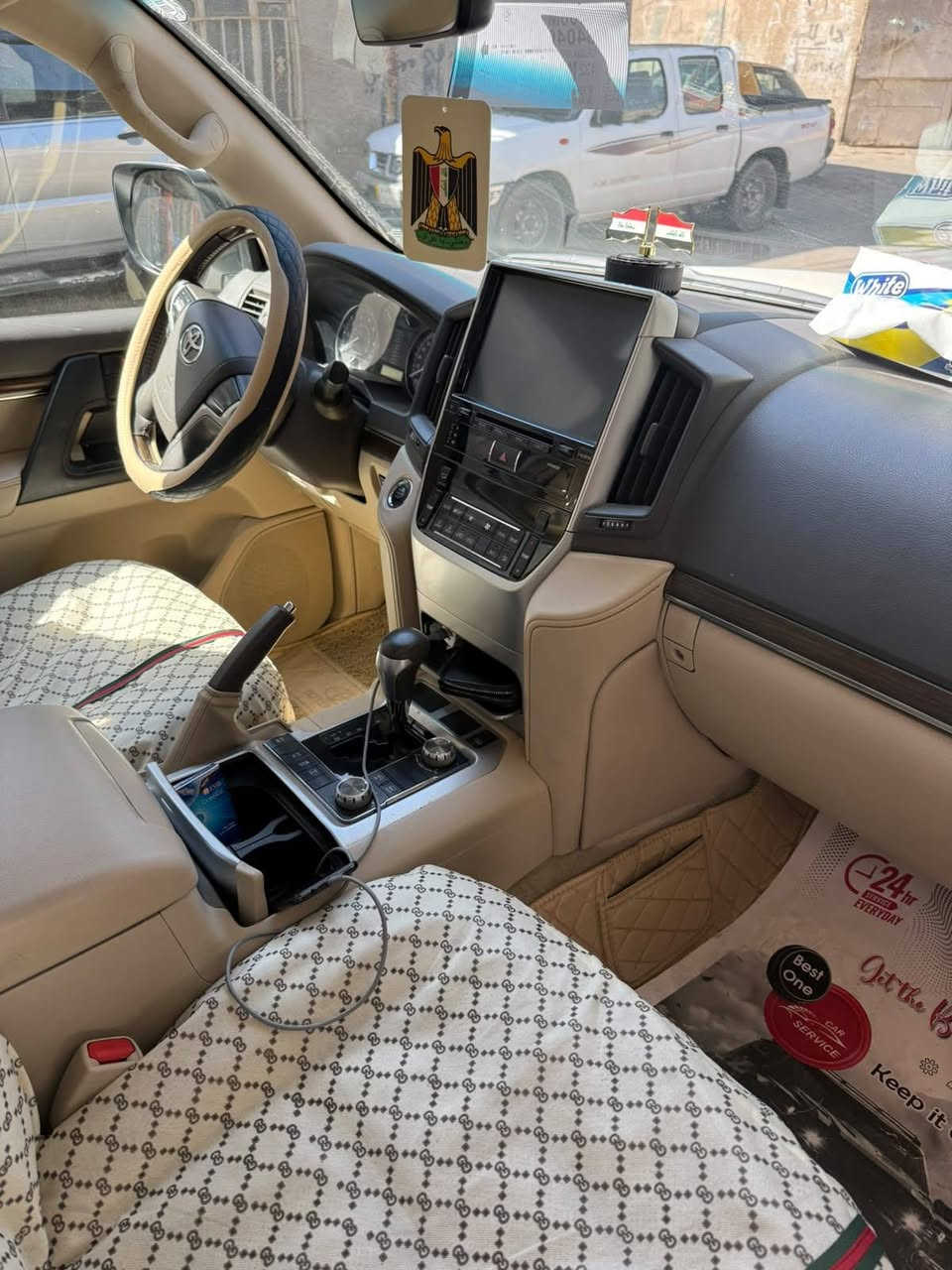 السلام عليكم....
تويوتا لاندكروز موديل 2021 ٦سلندر رقم اربيل ماشية ٥٧ الف السيارة جديدة مكفولة عدا كارت بسيط بالجاملغ الأمامي 
مواصفات .
فتحة 
٢ ايرباك 
جنطة كهرباء 
مقاعد جلد والامامية ٢كهرباء 
كمبريسر هواء 
كامرة 
طفاية 
السعر النهائي/ 465 $ 
الاتصال/ ***********
