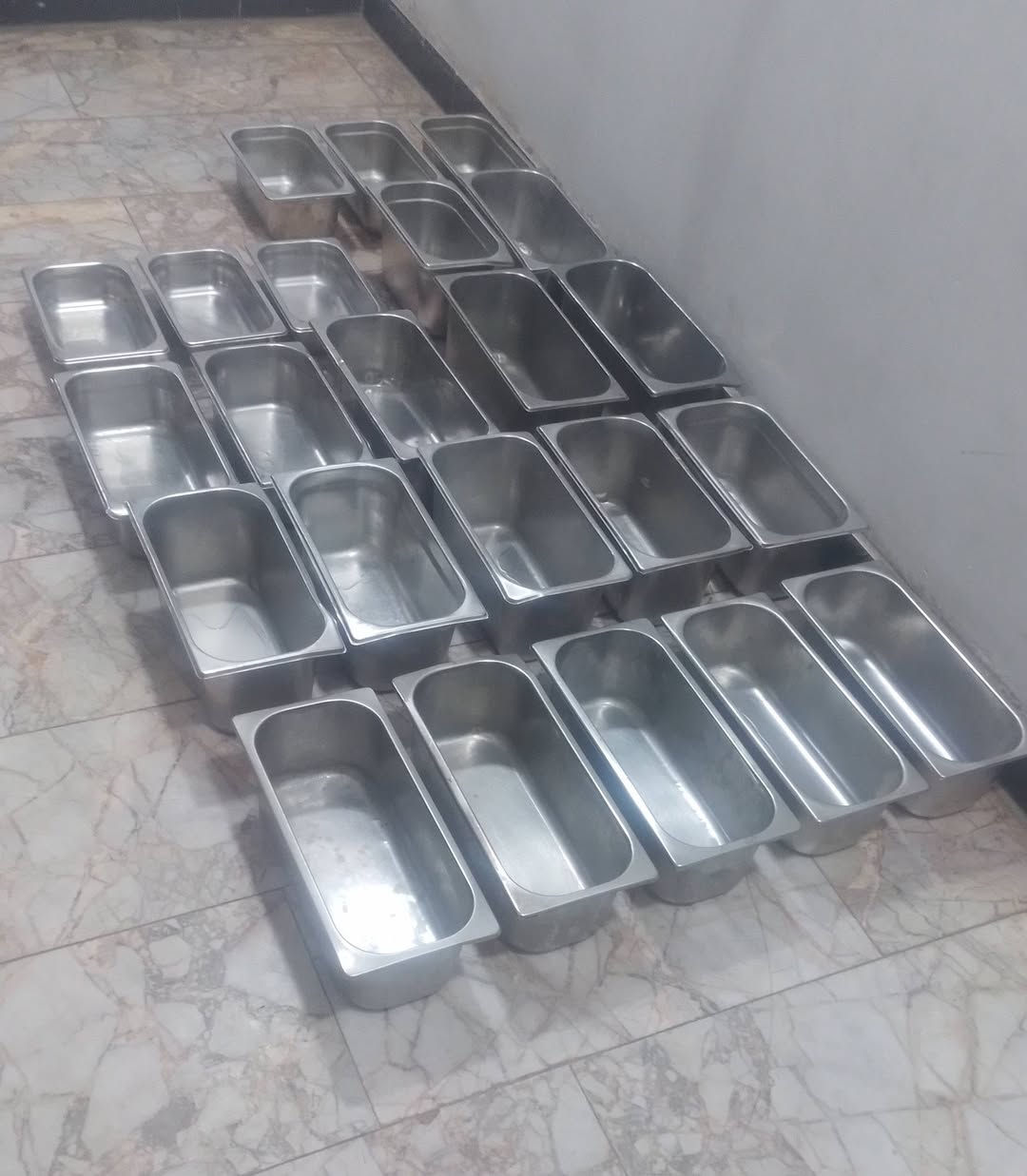 بلانكات استيل عدد ٢٣
نظيفات جدا...
سعرهن كلهن  ٧٠  الف
بغداد الشعب ***********
موجود اتصال واتساب
