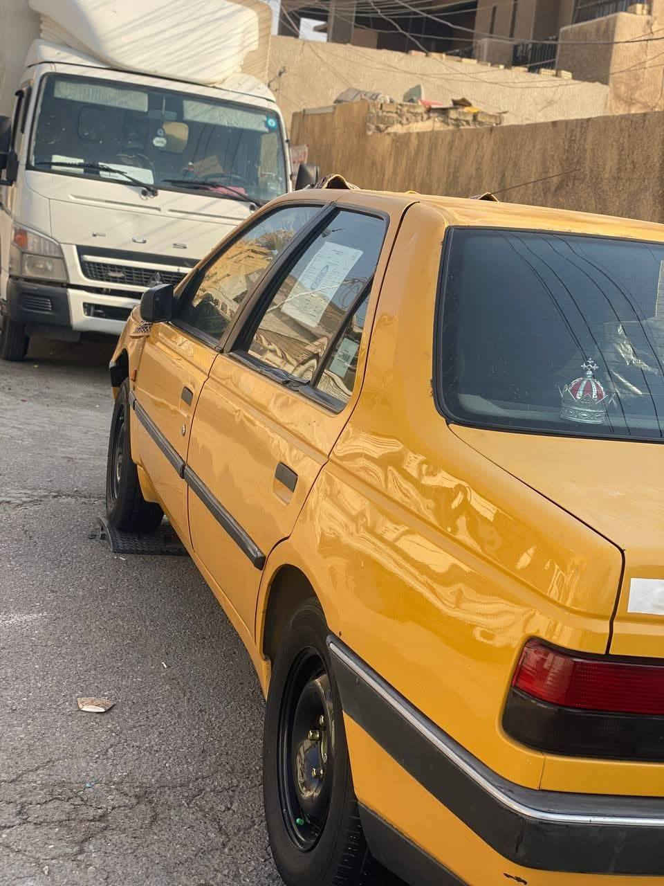 السلام عليكم 
GLX موديل 2010 
داخل بيجي 
بيها صبغ الباب الخلفي جهة السايق وشبر يم قبق البانزين فقط
مكينه فرنسي 2000 وكير فرنسي خير من الله بالچيس 
صدر امامي خلفي جديد 
تخم تاير جديد
باتري جديد 
تبريد شغال ثلج 
تدفئه شغاله 
منضومه مال بريك عامه جديده بالچيس 
مصفره هيئه وغرامات 
ارقام انگليزي بس ع الاستلام 
السياره معروضه ب 32 وبيها مجال حك الجيه 
للاستفسار ***********ابو علي
غير متواجد ع الفيس
