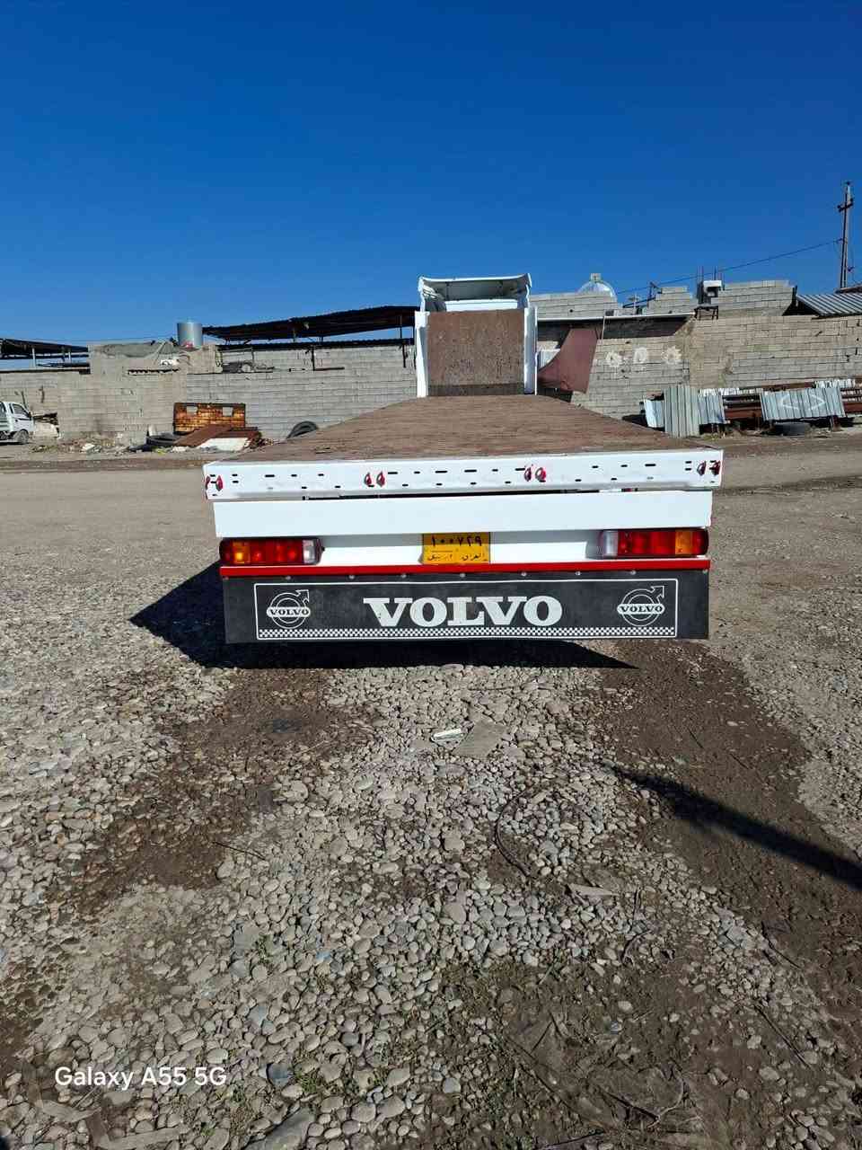 السلام عليكم  فالفو للبيع موديل 2001
حجم 420 كير مكينه اكسل بشرط بدون صبغ تخم تاير
طول عربنه 13.60 كهربائي كامل عنوان طوز 
رقم الهاتف📱 ***********
