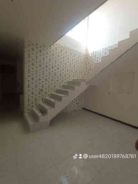 اللهم صلي على محمد وآل محمد 
دار للبيع المساحه 100م واجه 5نزال 20 طابو زراعي سند                      25تحويل مباشر بأسم المتشري 

طابق واحد 
غرفه نوم وكلدور وستقبال ومطبخ حار وبارد وبيتونه ومجمع صحيات داخل وخارج  حديث 2025مامسكون استلام مباشر 

عنوان حله قرب مزار العلويه شريفه ع قريب جدا من شارع العلويه شريفه ع 

اترك تعليق ويتم الرد خاص او اتصال ***********
