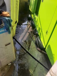 للبيع فولفو ٣٥٠ لاصرف لا بخار جاهز وشغال مكان بغداد كاتم للاتصال ٠٧٨٦٥...