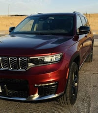 جيب كراند شيروكي لمتد مديل 2023 وارد امريكي سبعه راكب بدون رقم للاستفس...