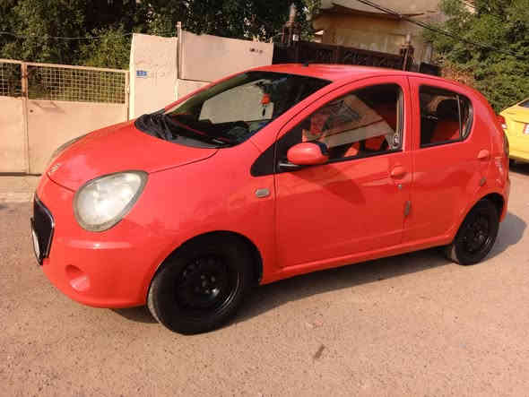 السلام عليكم 
للبيع جيلي باندا موديل 2013
كير مكينه صدر تايرات كله تمام 
دوشمه جديده سنتر لوك رقم 
وسنويه وهزه كله جديد شرط بيه قطعتين صبغ بدون دواخل اثر طخات صغار
التحويل رايده ٤٩وبيه مجال 
بصيط مكاني الاعظميه الاتصال ***********
