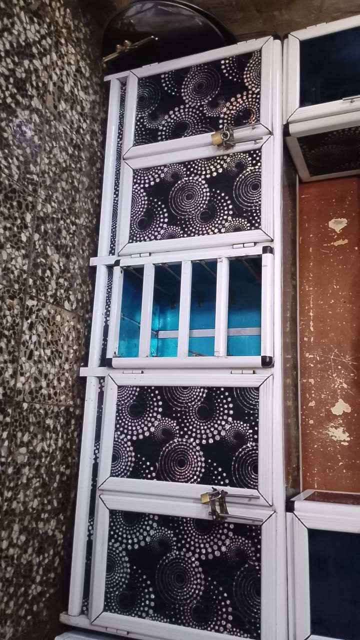 كاونتر للبيع الباب مالته موجوده بس الجرارات مكسوره 350وبي مجال


**إذا كنت صاحب هذا الإعلان وتريد حذفه لأي سبب، رجاءا أرسل رسالة إلى الدعم الفني**