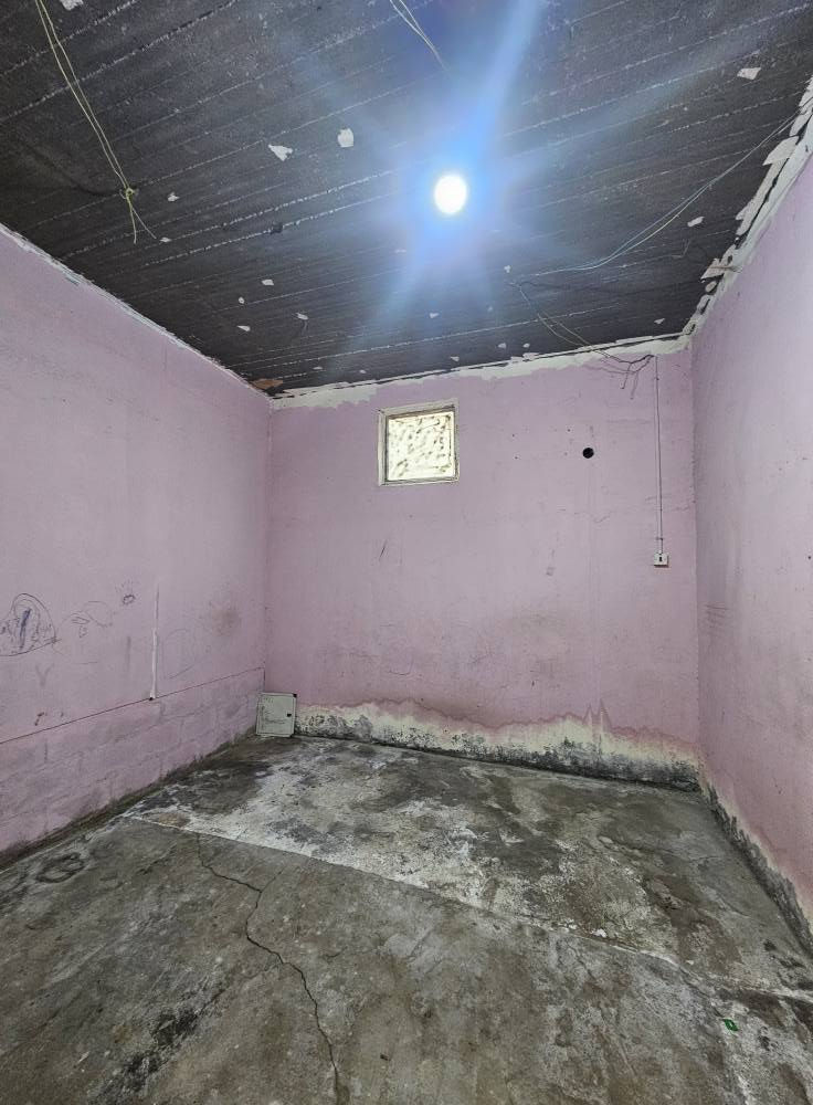 🏡 دار للبيع – فرصة مميزة في أبي الخصيب / السبيليات
📐 المساحة: 220 متر
📍 العنوان: البصرة / أبي الخصيب / السبيليات
🚗 الموقع: قريب جداً عن الشارع العام الداخلي (السايدين 50 متر)
✨ مواصفات الدار:
▪️ غرفتين نوم
▪️ صالة
▪️ مطبخ
▪️ ديوانية
▪️ صحيات متكاملة
▪️ كراج سيارة
▪️ حديقة
💰 السعر: 90 مليون دينار
🔄 السعر قابل للتفاوض
📞 للاستفسار والاتصال: *********** البصرة, العراق
