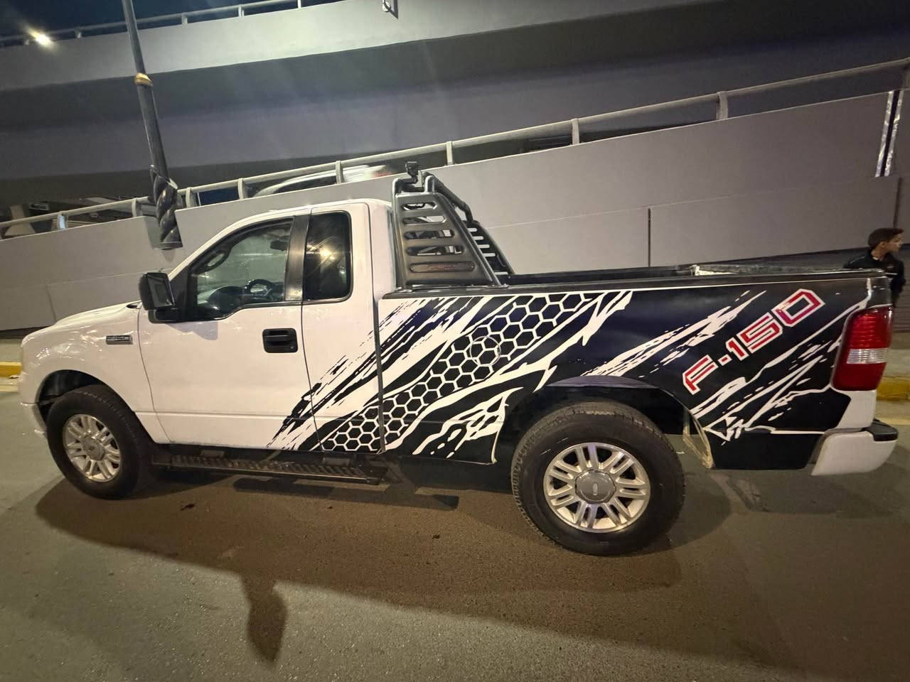 F150 بسمي مديل 2008 
V6 بلادية جاهزة سيارة 
نضافة تجي شوف بعينك وتحكم 
سيارة بيهة قطع صبغ اني ابيع حزام بس امامنة الله مابيهة دواخل صبغ جمالية  
سعر ٨٥ ومجالهة جدن بصيط بعد لمعاينة *********** بغداد, العراق
