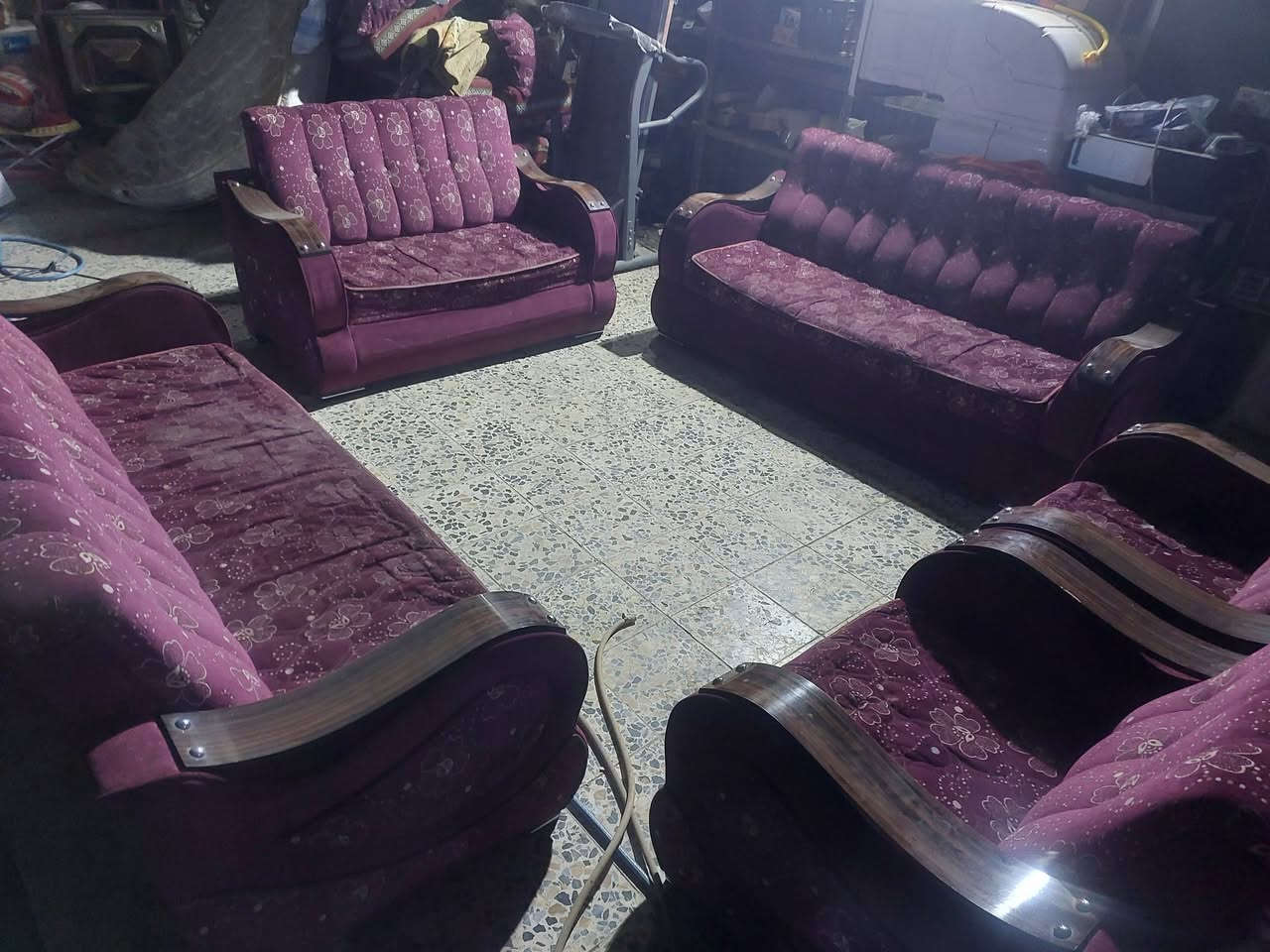 تخم ثقيل وتكمه ١٠ مقاعد  ب١٤٥
المسيب حي المعلمين٣ طريق سيد ابراهيم بعد السكه بكيلوين تقريبا بعد اسلاك الضغط العالي ب٢٠٠م 
بيت على جهة اليمنى
***********
يرجى الاتصال قبل المجيء
