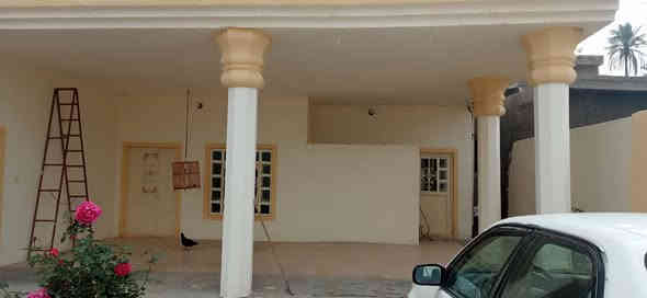 يوجد لدينا قطعة ارض للبيع بمسحة 1000 متر وبيت في وسط الأرض في طريق طويريج كربلاء الشارع السياحي منطقة الكراكشه واجهة الأرض 15 متر قريبة على الشارع العام  الرئيسي بيت نظيف ومرتب حديقة امام البيت للاستفسار يرجى الاتصال  ***********
