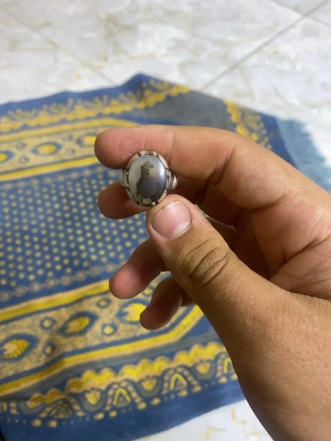 يا الله محبس يماني شجري منقوش صورة الامام العباس عليه السلام سعره مليون للتفاصيل الاتصال