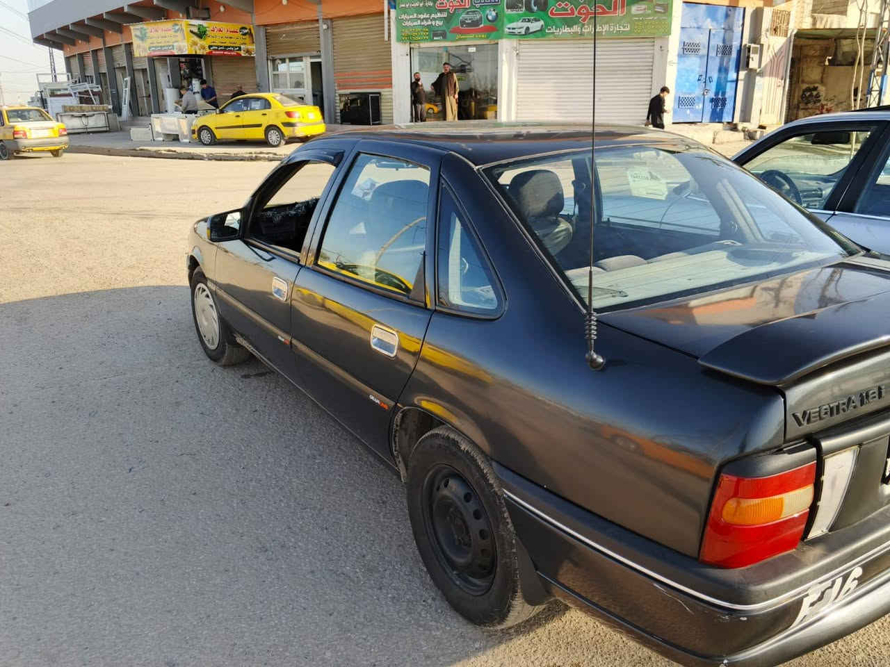 سلام عليكم..للبيع.. اوبل فكتره موديل93حجم18 كير ومحرك شرط سنويه 2027 شرط التحويل. السعر 49 وبيها مجال. ***********
