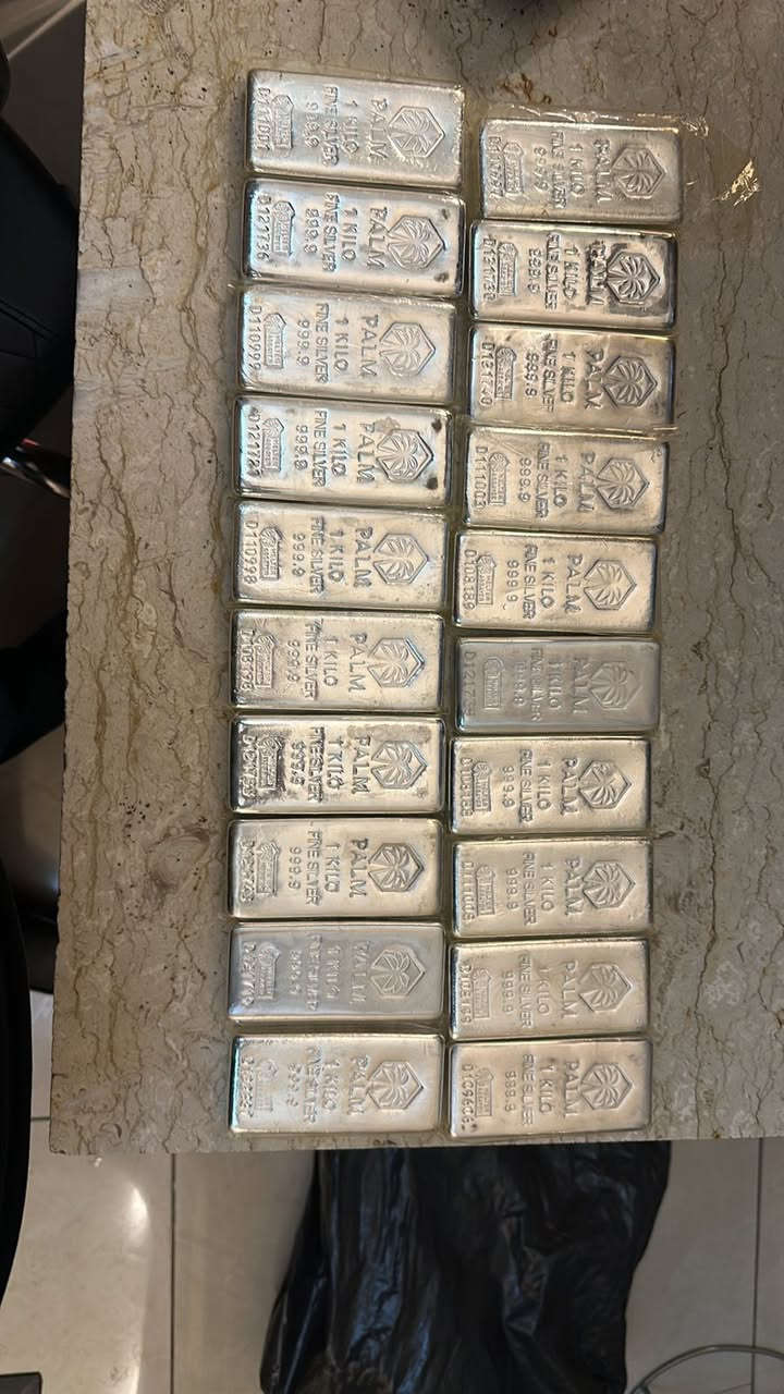 السلام عليكم 
توفرت لدينا سبائك فضه 
شراء الفضه بأعلى الاسعار
صياغة الأسماء والمحابس الفضه والذهب حسب الطلب 
سبع البور سوق ال 4000 مقابل حازم العبودي  
صياغه احمد جميل ابوطبيخ 
للتواصل والاستفسار *********** أو ***********
