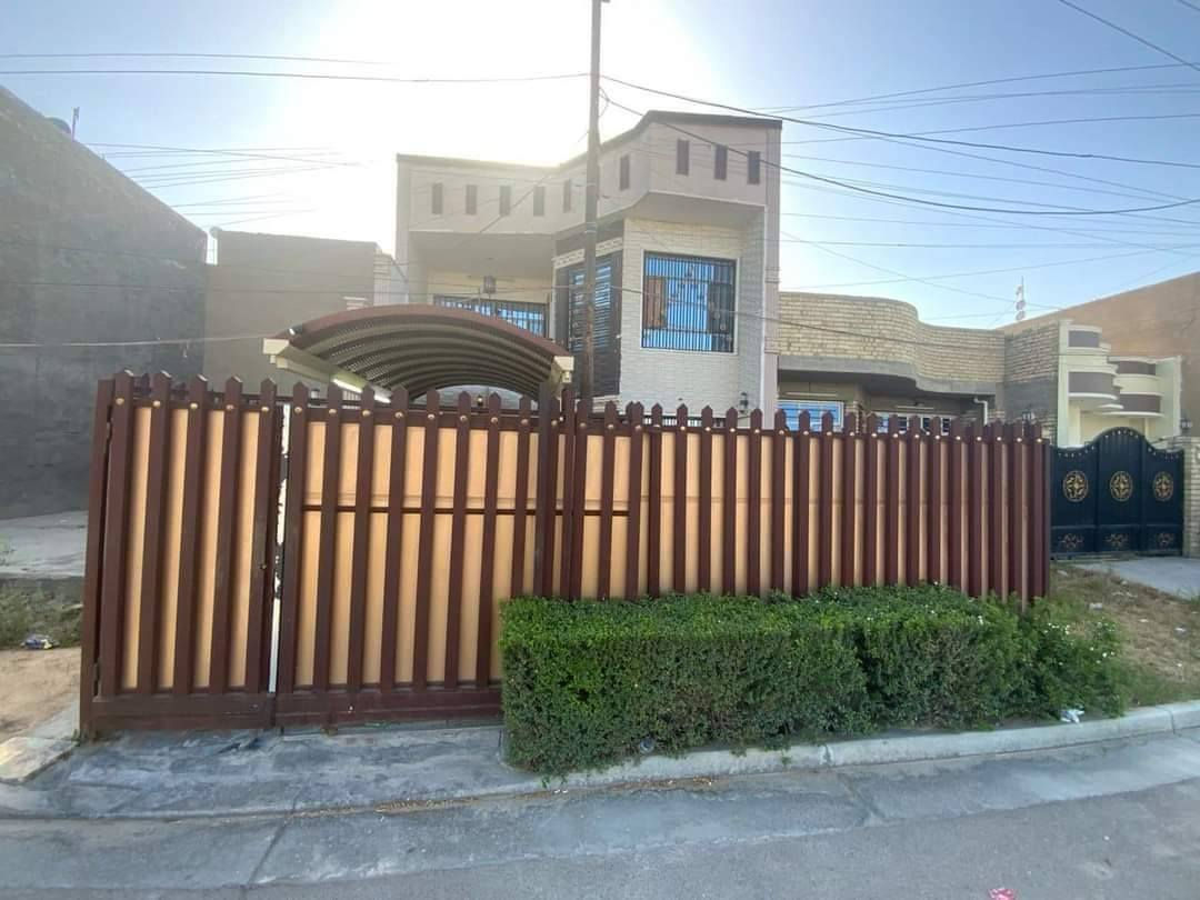 دار للبيع // الموقع بغداد // حي العباس/ خلف محطه وقود حي العامل الدخول مقابل كليه الرشيد من الطريق السريع // المساحه 150 متر // الواجهه 7.5* 20 // الدار طابقين كامله // الطابق الاول صاله ومطبخ وغرفين نوم وهول داخلي وحمامين // الطابق الثاني 3 غرف نوم وحمامين // يوجد سطح في الطابق الاول وسطح في الطابق الثاني يحتوي بناء غرفه مخزن سندويج بنل // بناء عام 2013 // مع اثات يحتوي غرفتين نوم حديثات مع كاونتر مطبخ حديث جدا جدا // شارع عريضي
         20 مقابل ساحه الرساله
            للتواصل واتس اب    
            ***********
