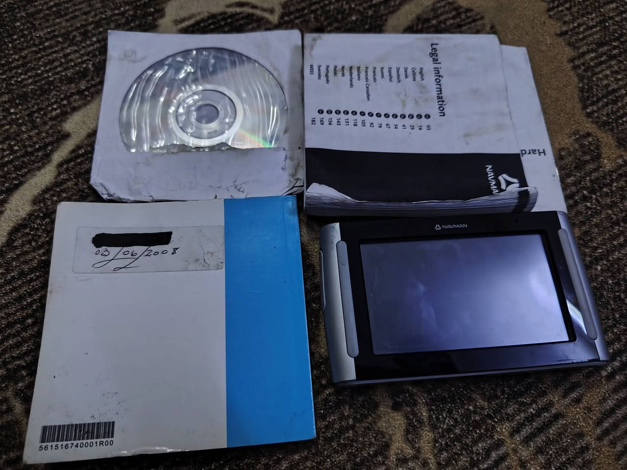 جنطه سلفر هيه وقاعدتها كامله مع شاشه كامله اصليه هيه وقاعدتها وغلافها جديده وقاعده موبايل اصليه جديده كلهن 75 قفلهن مكاني بغداد مدينه الصدر ***********
