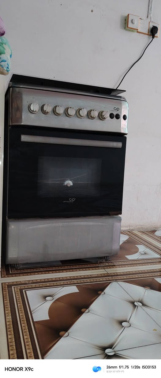 طباخ نضيف مابيه اي ضرار 85وبيه مجال مكان بابل ع شارع 80 ***********
