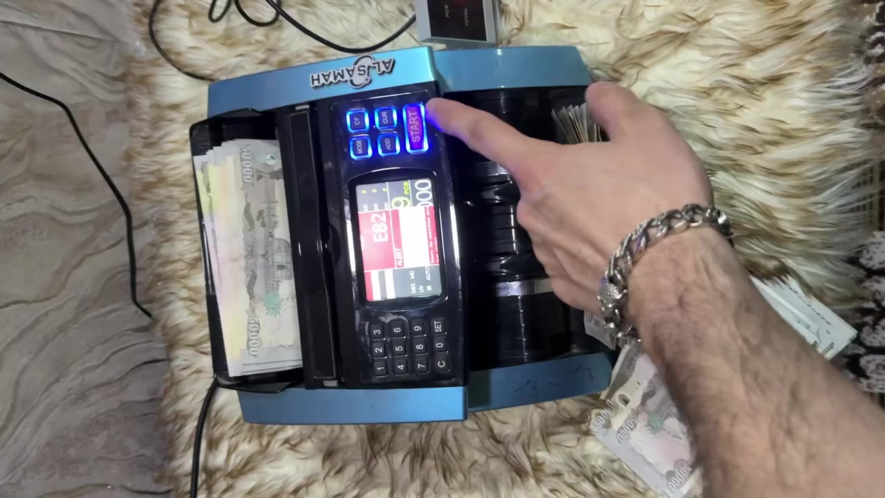 عندي هذا جهاز للبيع مشتري قبل شهر ب ٢٥٠ الف اريدة ب ١٥٠ قفل مكاني بغداد ويوجد توصيل تقريبا بي عملت ٨ دول 
وجهاز راقي وخفيف استعمال شخصي بلبيت 
***********
