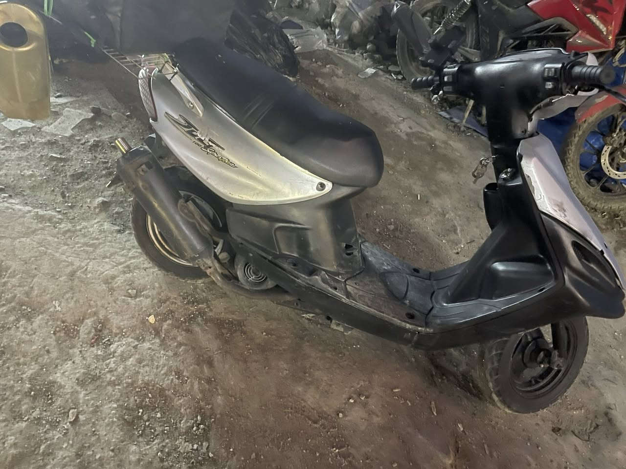 دراجه للبيع ماكس قجمه بيها تبخير سعرها ٣٠٠ قفل ضفيره شغاله سلف مابيها شغاله من اول هندر ***********
