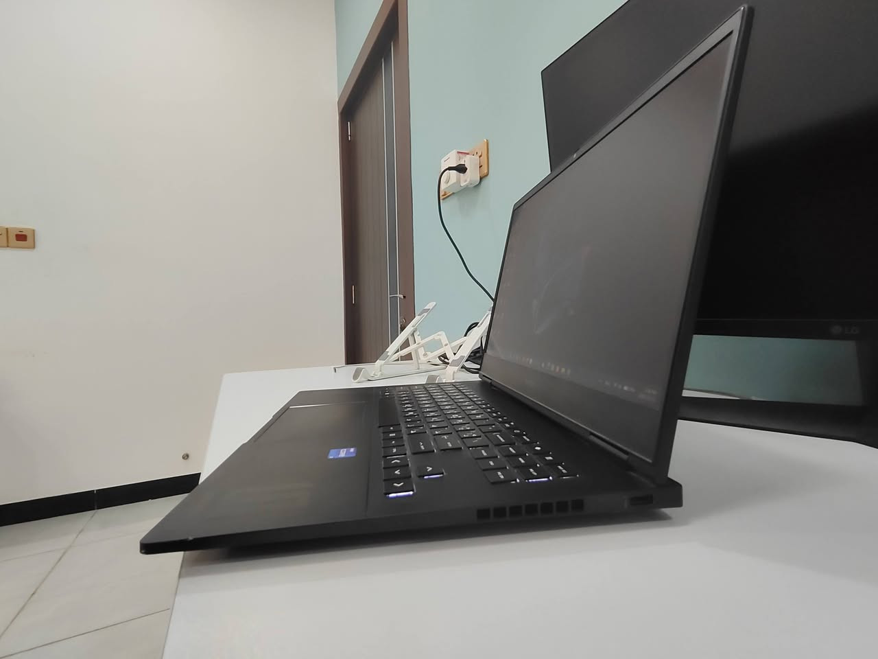 سلام عليكم، hp omen للبيع
مواصفات:
معالج / intel i7 gen 13 hx 
كرت شاشه / rtx 4060
رام / 16GB ddr5
هارد / 1 tera 
حجم شاشه / 16 inch 
النظام / ويندوز 11 برو
متوفر ويا شاحنته الاصليه و العلبه 
ملاحظة / بي خدش جدا بسيط موضح بالصورة الأخيره

سبب البيع / غير مهتم بال gaming

السعر / مليون و 350
للتواصل:
على يوزر التلي : yrrmra7
او يوزر الانستكرام : dev__yasser
او ماسنجر


**إذا كنت صاحب هذا الإعلان وتريد حذفه لأي سبب، رجاءا أرسل رسالة إلى الدعم الفني**