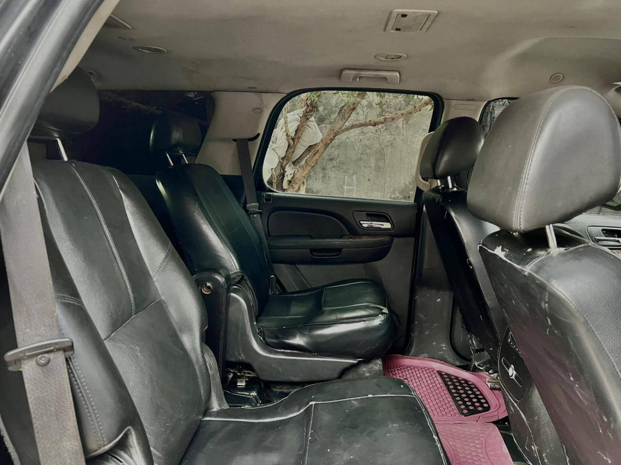 سلام عليكم تاهو ادوات مكفوله من الكص البيع موديل 2012 سياره جديده بمعنه الكلمه باتري جديد كهربائياته كله شغاله تبريد ثلج ويه سويج كير محرك 
خير من الله المكان بغداد النهروان السعر 95 وبيه مجال حك الجيه شراي يتصل ***********
