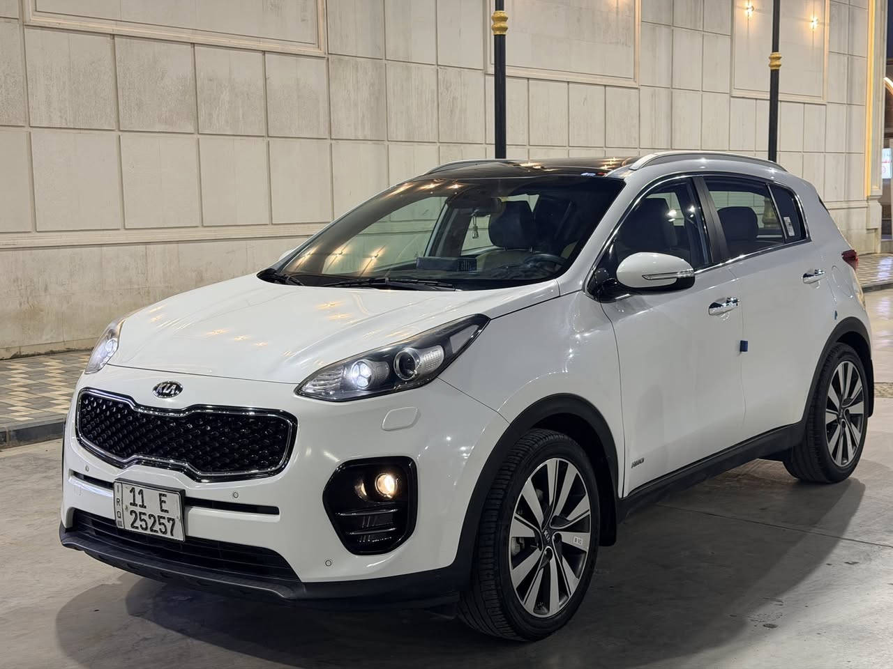 لــلــــبــــيــــع فــــقــــط
Kia Sportage 2019 🇰🇷 
فول مواصفات خليجي  
محرك 2.4 GDI 
4 سلندر
ماشية 64 ألف كم فقط 📍
رقم بغداد خصوصي 🏷️

• المقاعد جلد  
• سقف بانوراما 🌤️
• كاميرا خلفية 🎥
• بصمة 🔑
• شاشة 📺
• نظام المفتاح الذكي
• حساسات مطر 🌧️
• حساسات ضغط الإطارات
• مثبت سرعة 🚗
• مرايا كهربائية
• مقاعد كهربائية
• تبريد خلفي ❄️
• تحكم أوتوماتيك بالحرارة 🌡️
• نظام ال ABS
• ESP نظام الثبات الإلكتروني
•  هاند بريك كتروني
• 6 وسائد هوائية
• كشافات ضباب
• زينون + LED 💡
• Apple CarPlay 📱
• نظام تحكم صوتي 🎶
• قفل أمان للأطفال

اللون: أبيض  

 ________________________________

السياره مكفوله كفاله عامه ماعده رصعه بل باب 
السعر: 20,000$
مكاني : بغداد الكراده 
  ***********
