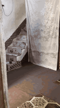 للبيع
100م، يحتوي على غرفة واستقبال وصالة ومطبخ صحيات داخليه وخارجيه داخل فرع قريب على الشارع العام مسلح كونكريت مشمول بقرار الطابو حي الرباب السعر35وبي مجال ***********
