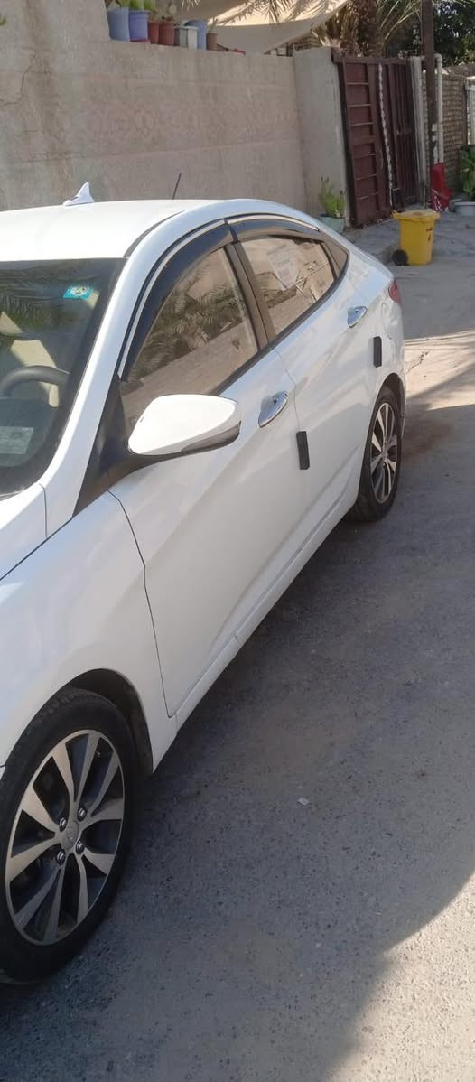 اكسنت موديل 2016
محرك 1400 
نظيفة كلش رقم انكليزي بغداد 
السعر ٨٥ وبيها مجال بسيط 
***********
