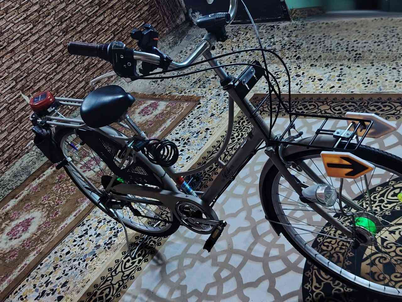 سلام عليكم بايسكل بناتي للبيع حجم 26 مال حاويه مديل 2019 كامل مكمل ابيع هو والاغراض 140 وبدون غراض120 وبي مجال للطيبين مكاني بغداد شهداء البياع الاتصال *********** متواجد واتساب ومازنجر ومستعجل عل بيعته
