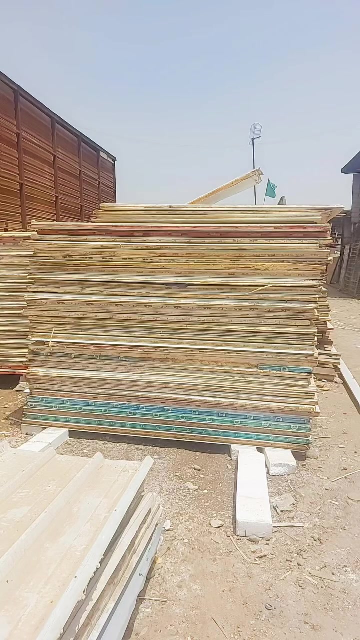 بسم الله الرحمن الرحيم سلام عليكم مر رخصت مدير 
***********
الكروب تم وصول وجبة سندويج جداري كمية مفتوحة 
طول مترين ونص المكان بغداد السفسار تصل واني خادم
