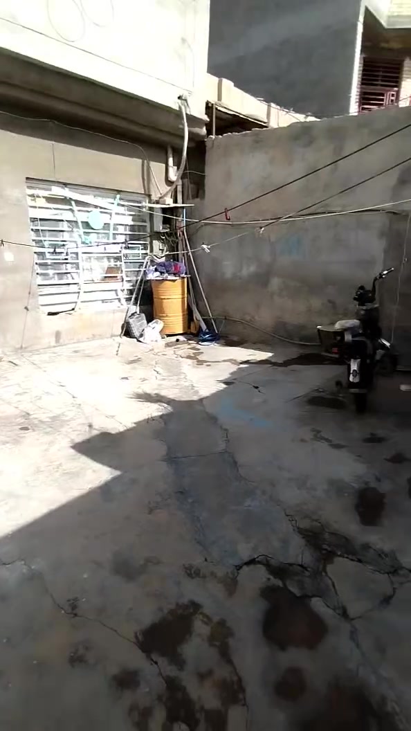 اللهم صلي على محمد وال محمد
بيت طابو صرف المساحة 125m طابقين الطابق االاول بناء طابوق صب مسلح الطابق الثاني بناء فرمستون صب مسلح يحتوي على استقبال وصالة ومطبخ وصحيات داخلية  وغرف نوم  الطابق الثاني غرفك ومخزن وصحيات  العنوان كربلاء طوريج ام الهوى القديمة شارع النجارفرع الثاني جميع الخدمات موجودة لتوضيح داخل الفيديو  للاستفسار الاتصال على الرقم التالي *********** مكتب عقارات مدينة طويريج
