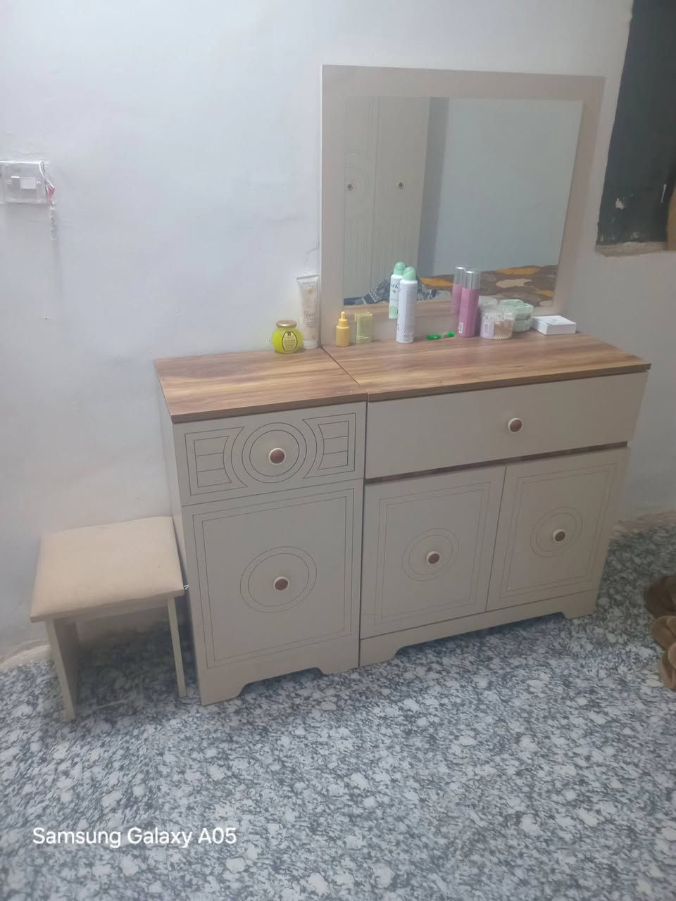 خرف وتخم البيع ***********
